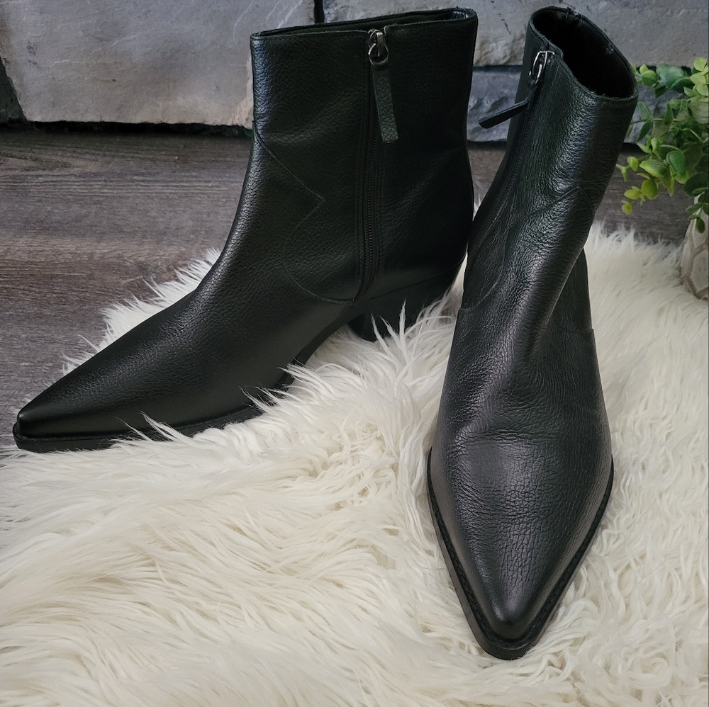 FiveSeventyFive Lindee Pointed Toe Ankle Boots in Black size 11